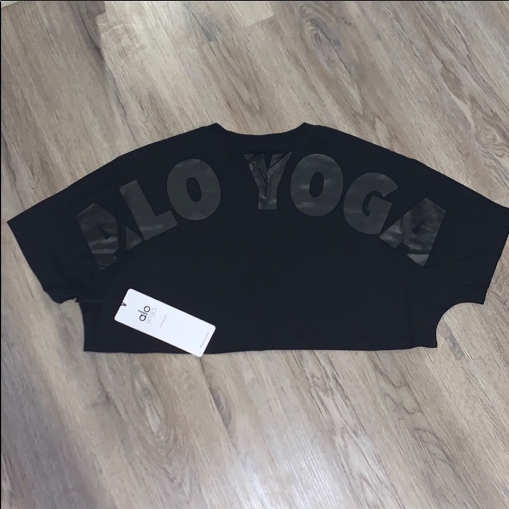 alo black crop top